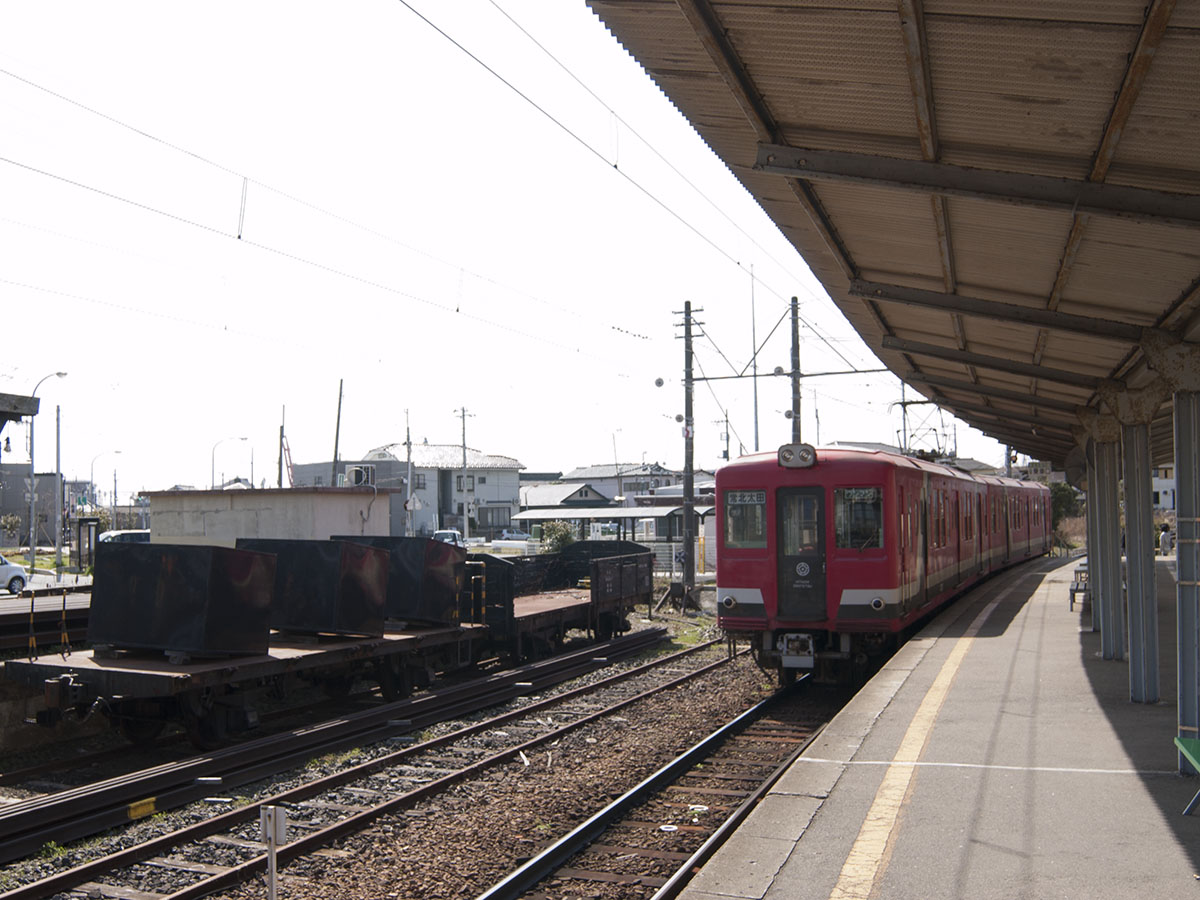 久慈浜駅を発車する常北太田行電車