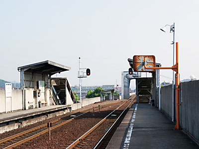西富井駅ホーム