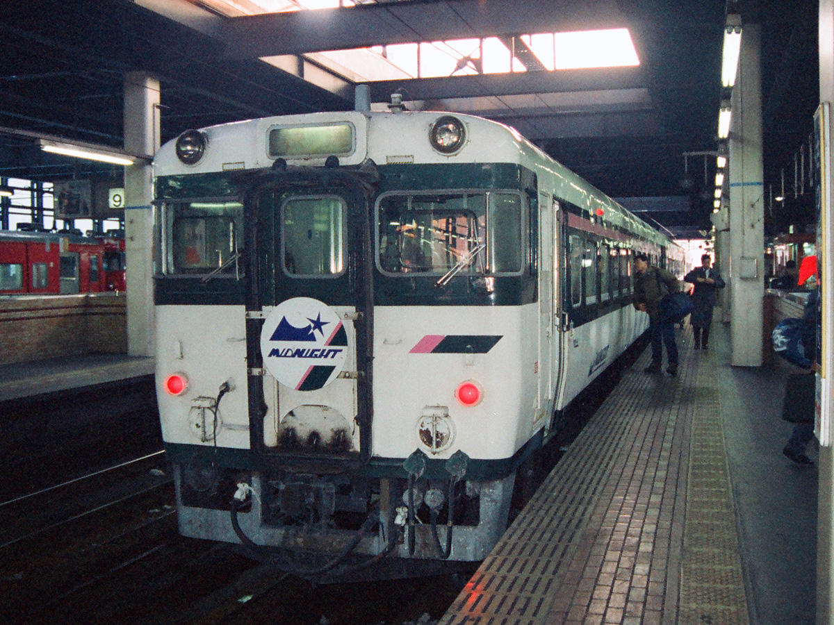 札幌駅に到着した夜行列車「ミッドナイト」