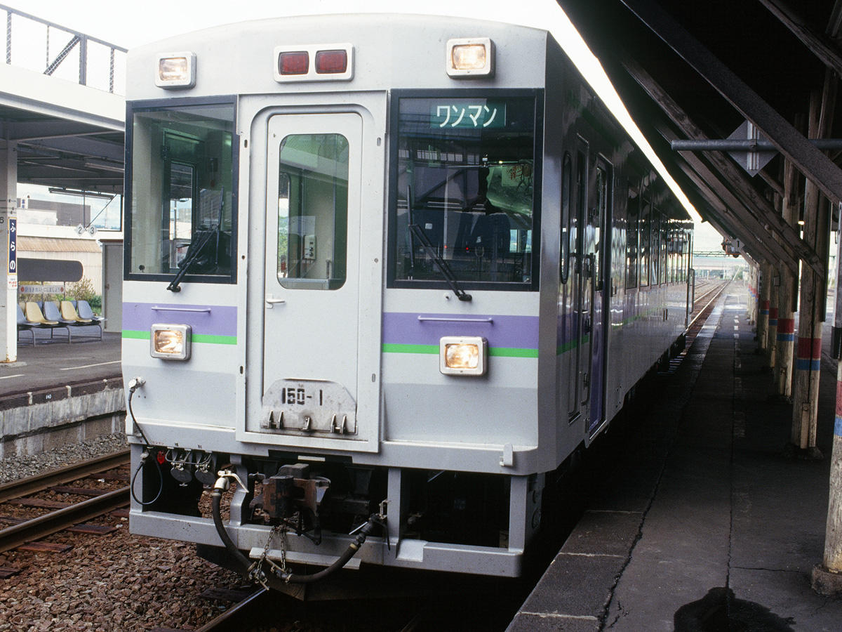 富良野駅に停車中のキハ160形ディーゼルカー