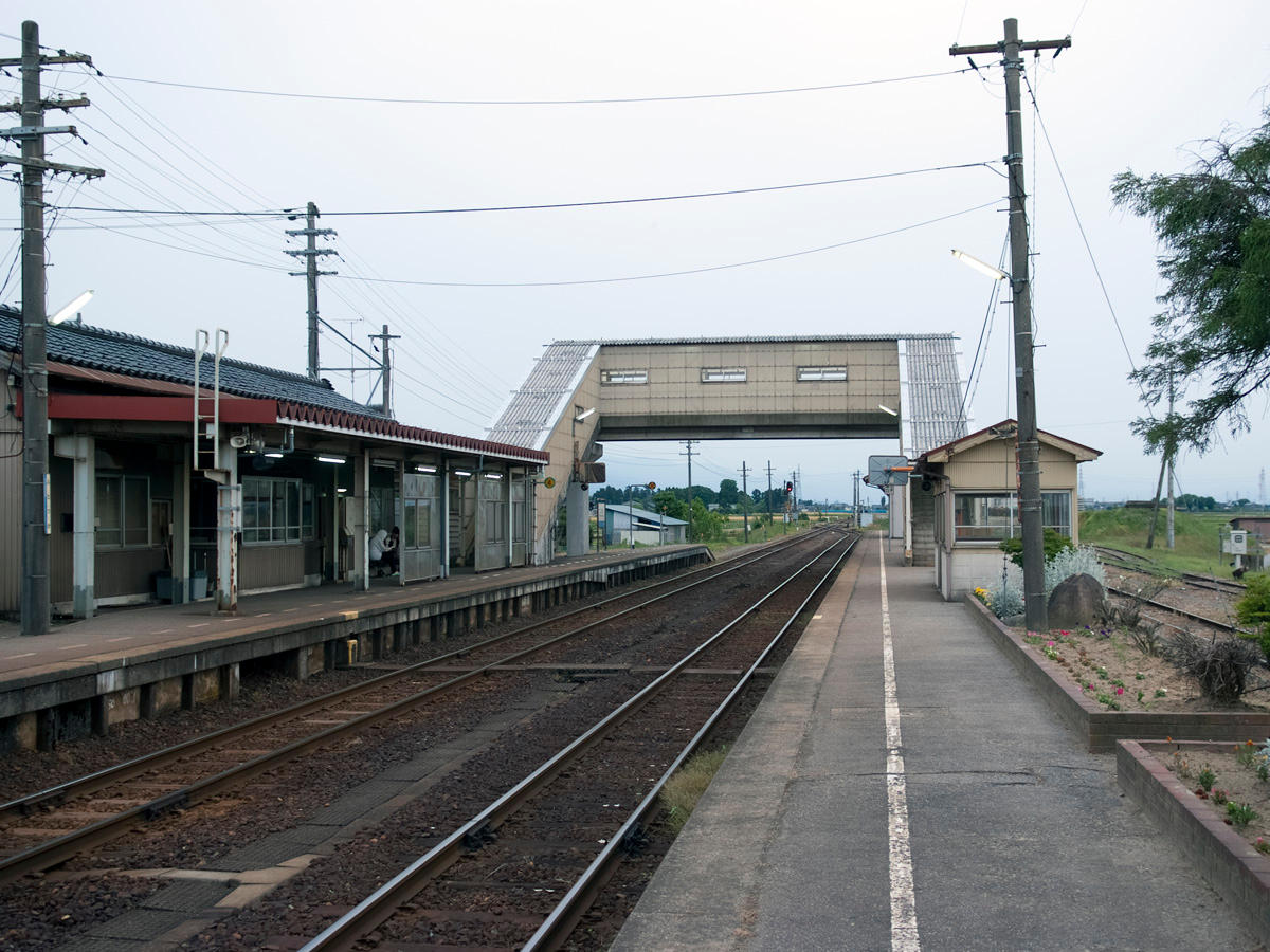二塚駅ホーム