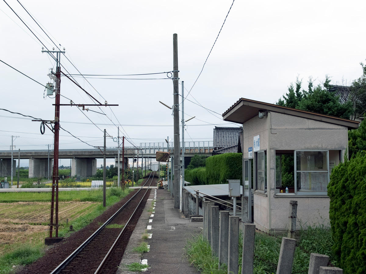 相ノ木駅ホーム（電鉄富山方を望む）
