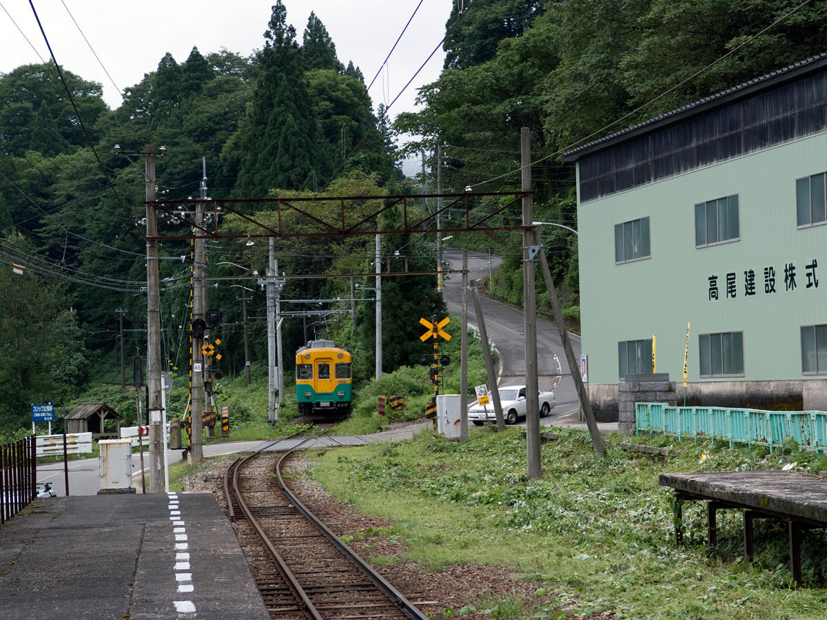 本宮駅を発車して立山へ向かう電車