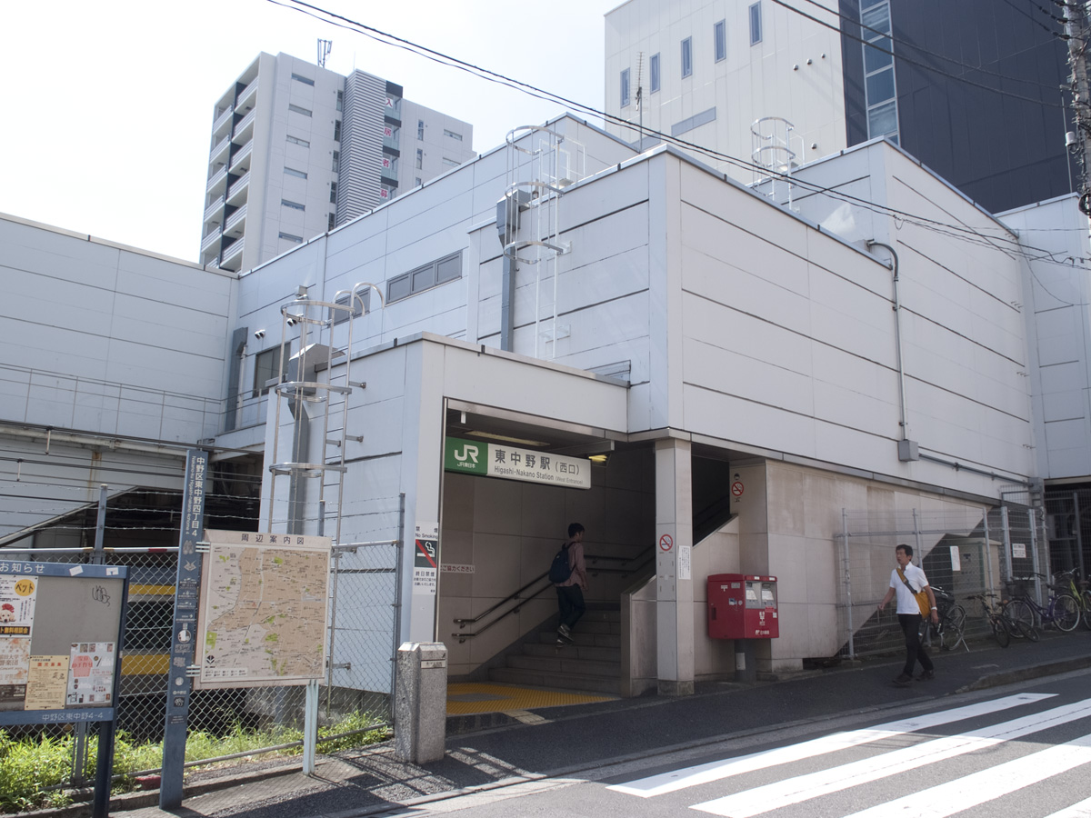 東中野駅西口階段出入口