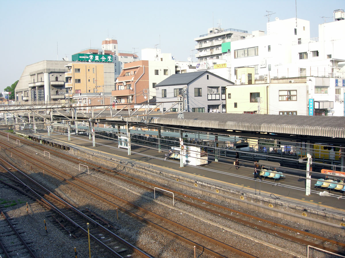 北松戸駅構内を橋上駅舎から見る