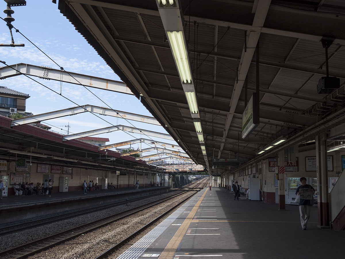 新秋津駅ホーム（奥は西船橋方）