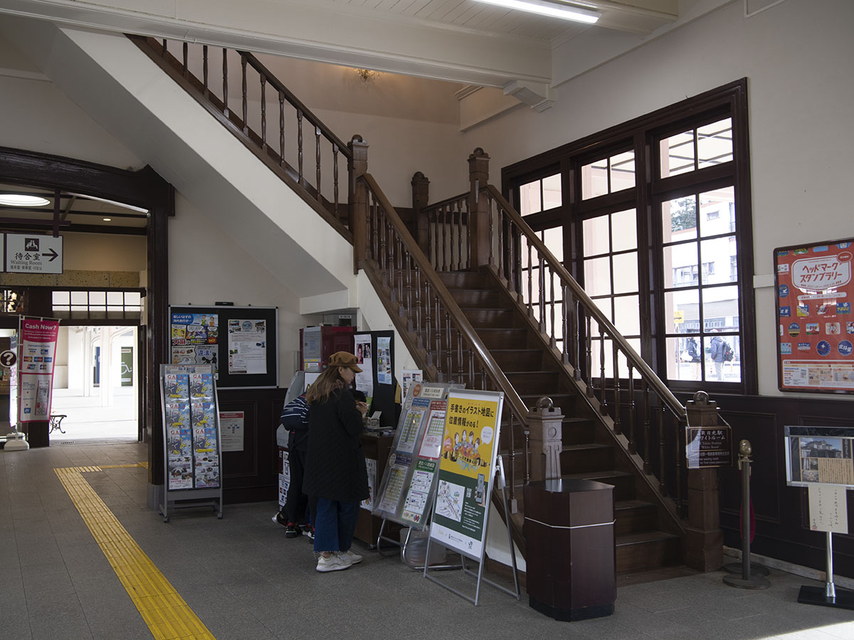 日光駅2階への階段
