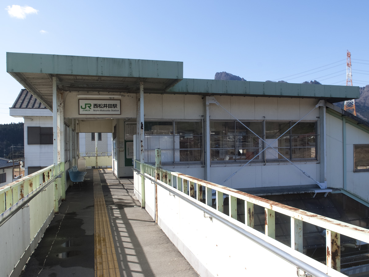 西松井田駅を北側から見る
