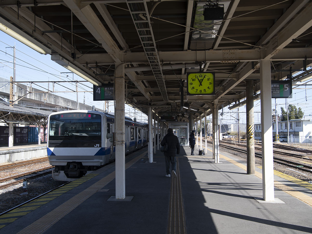 黒磯駅4番ホーム停車中のE531系（交直流）電車