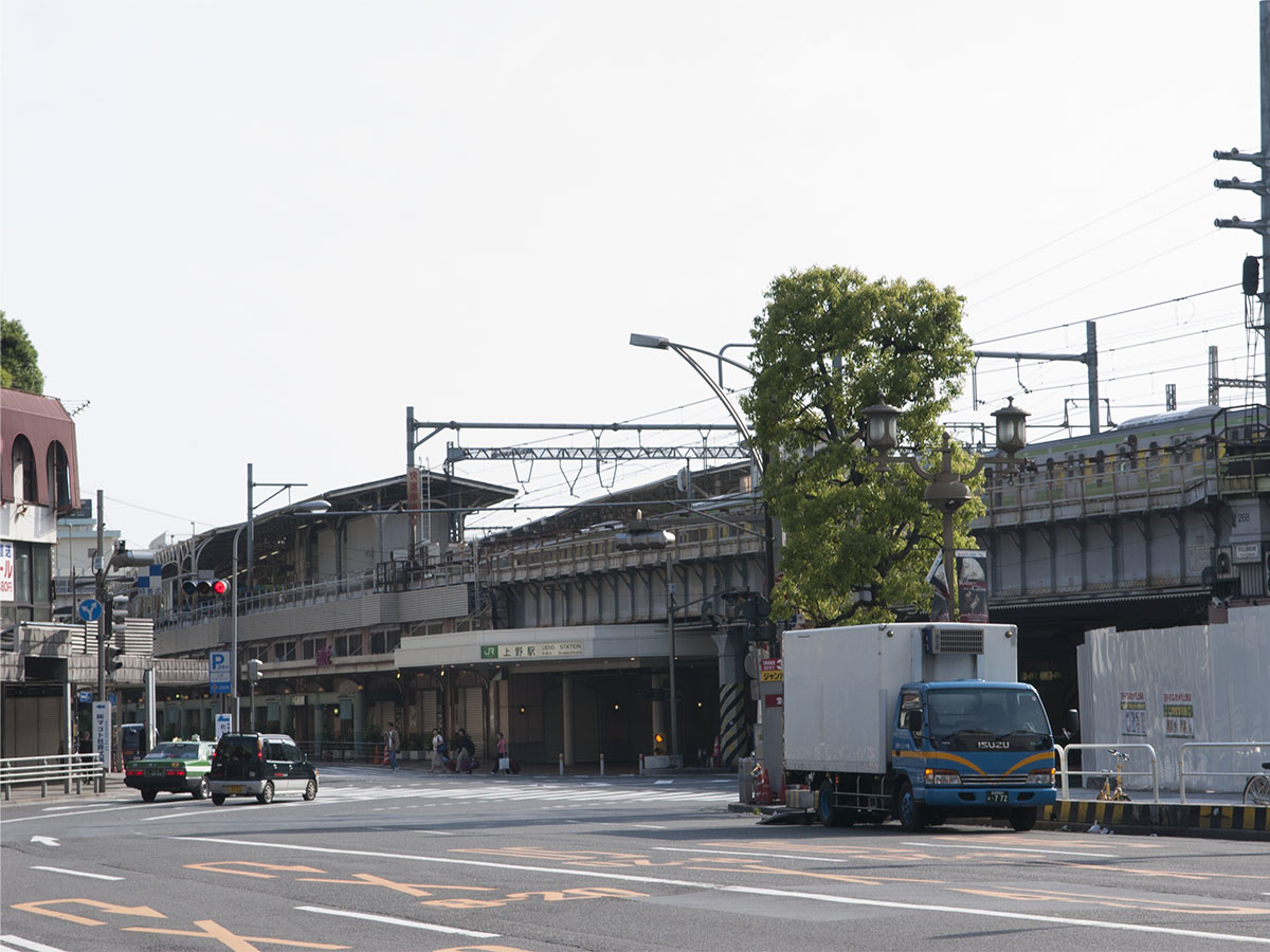 上野駅不忍口（南西側出口）遠景