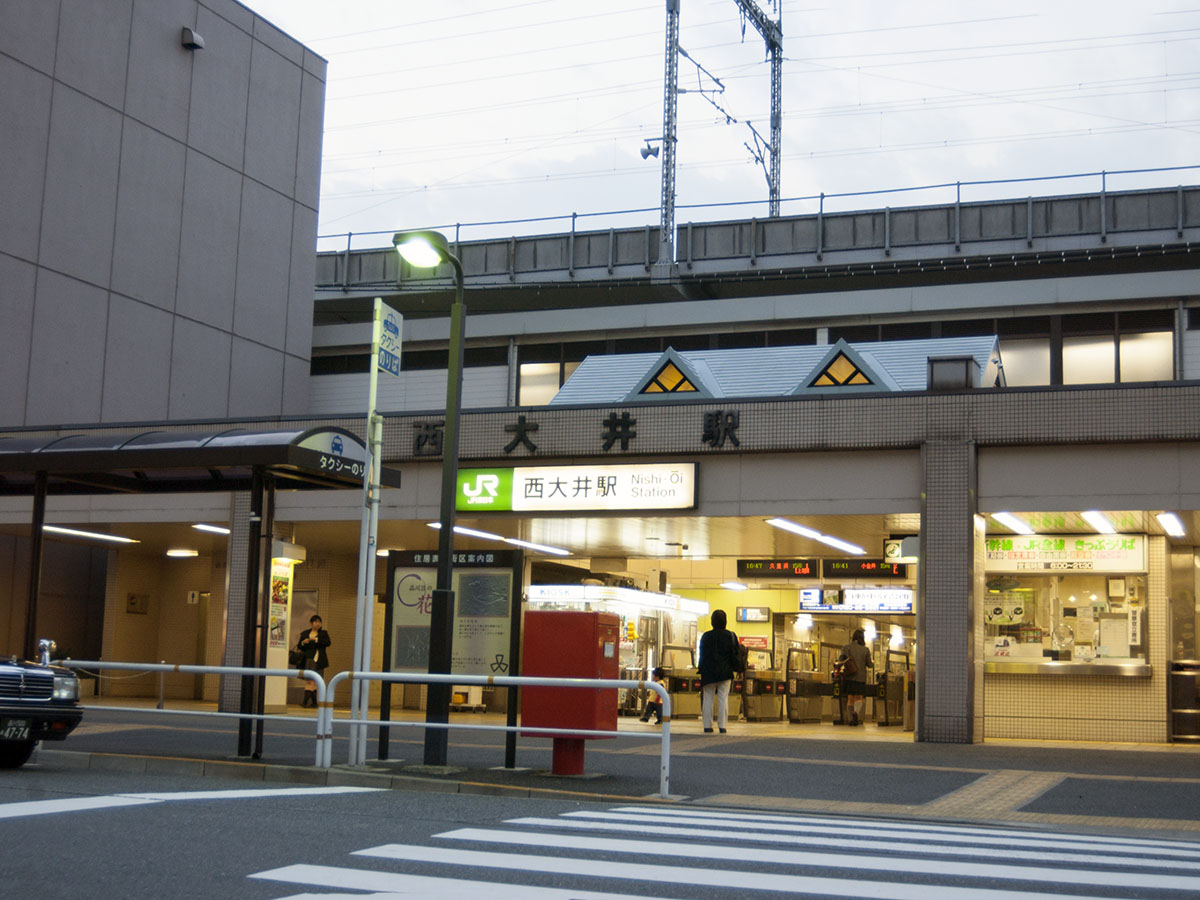 西大井駅改札口および出札窓口
