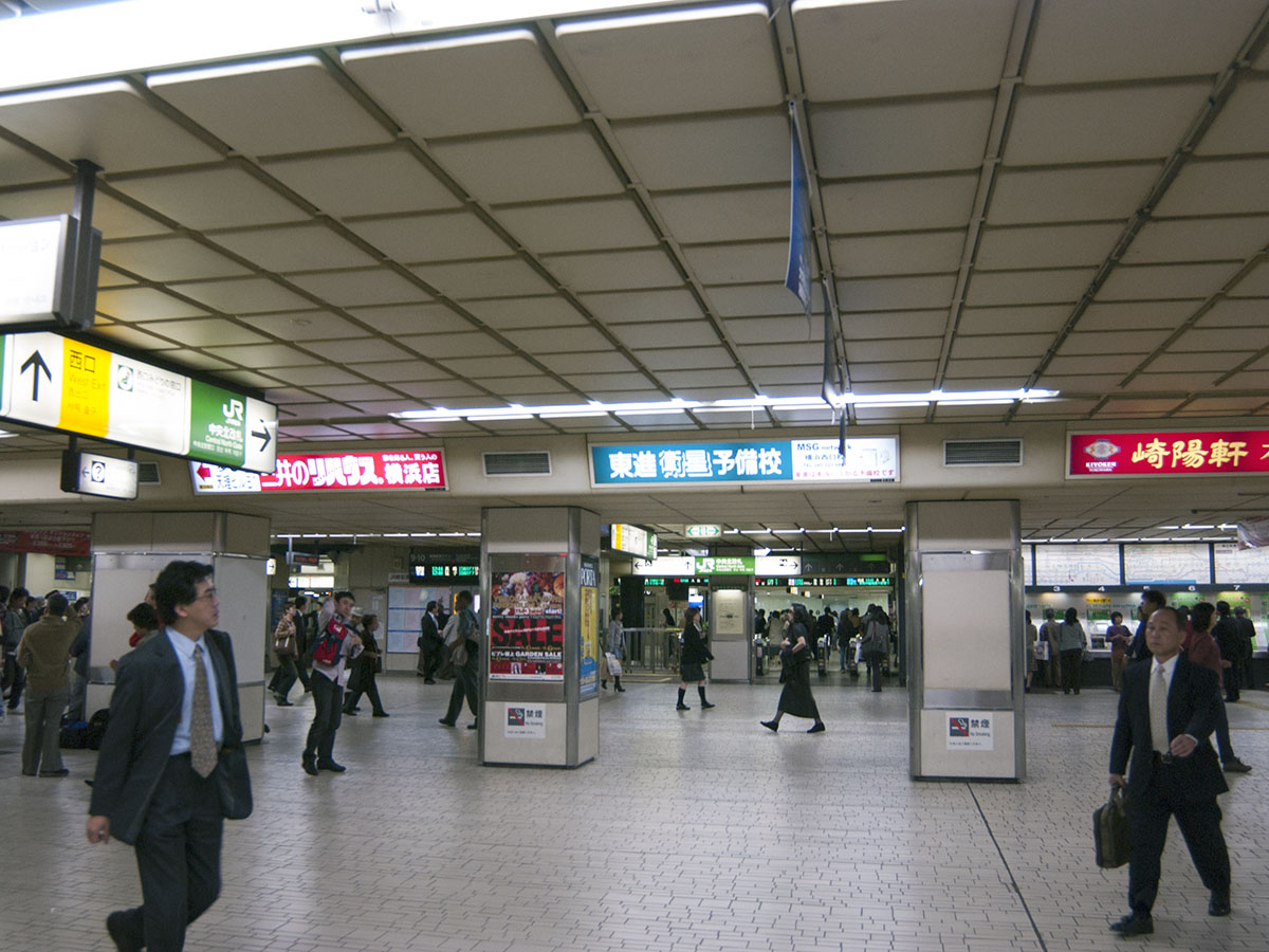 横浜駅改札口
