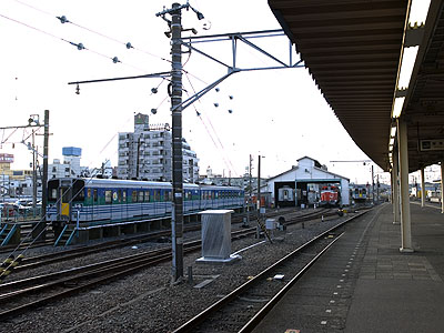 木更津駅ホームから見える留置車両