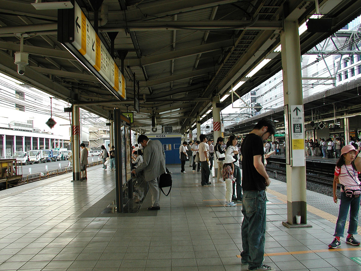 池袋駅1・2番ホーム（埼京線・湘南新宿ライン南行）