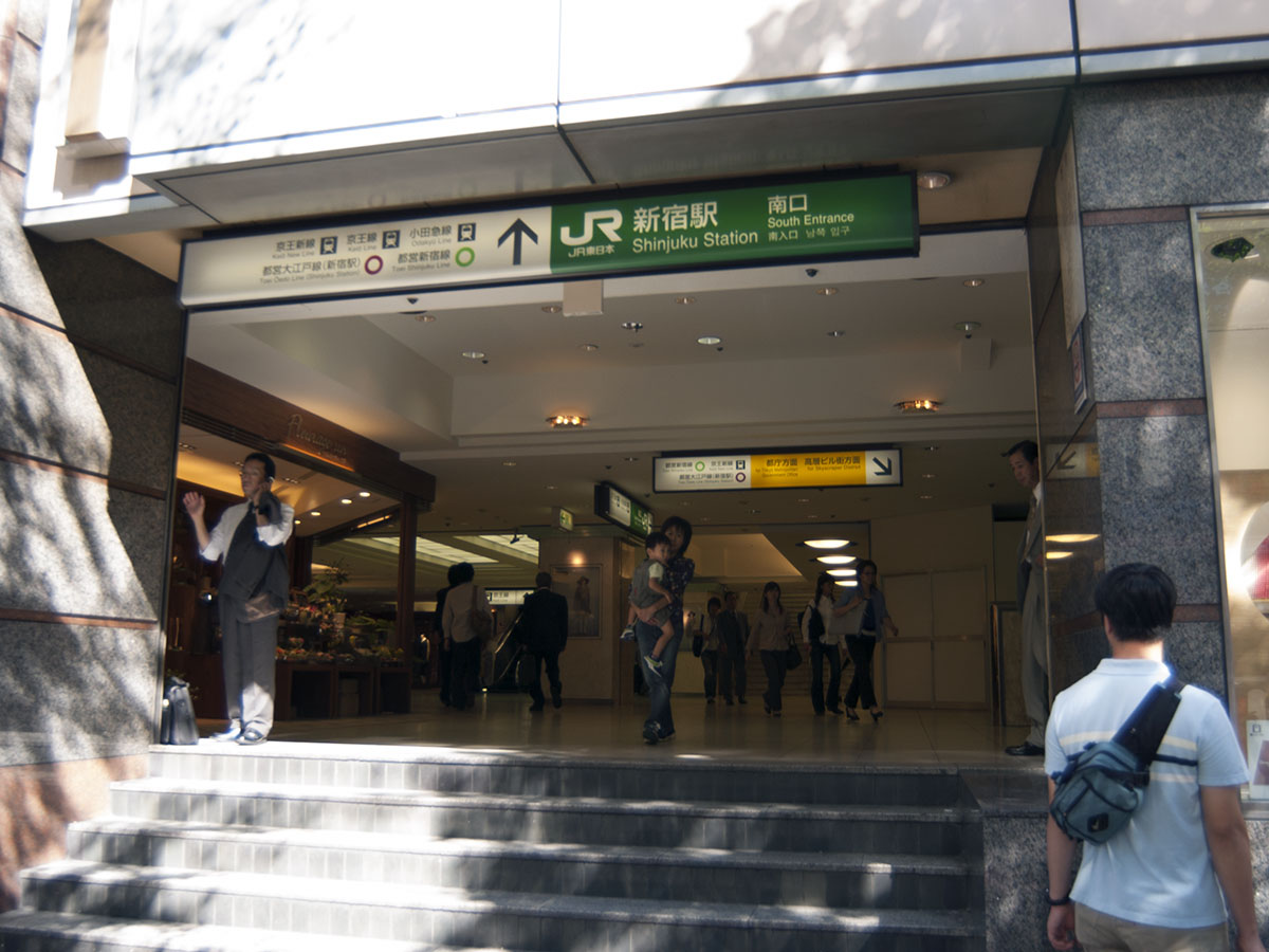 新宿駅ルミネ2