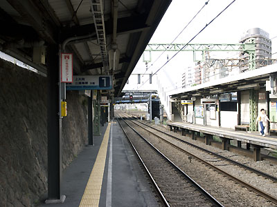 神奈川駅ホーム