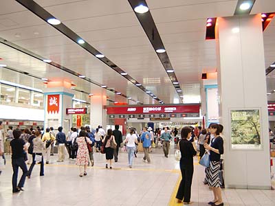 京王線新宿駅コンコース