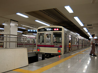 京王線新宿駅ホーム