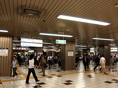 京王新線新宿駅コンコース