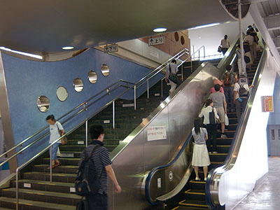 秦野駅階段