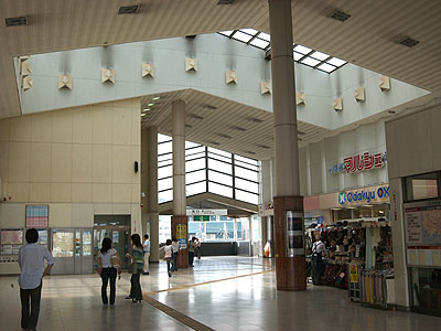 渋沢駅コンコース