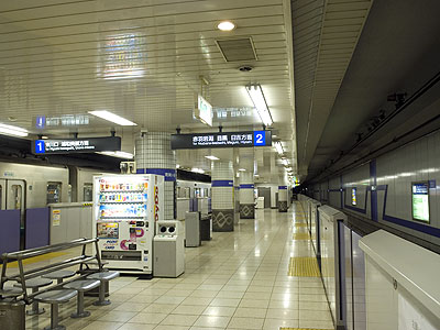 南鳩ヶ谷駅ホーム