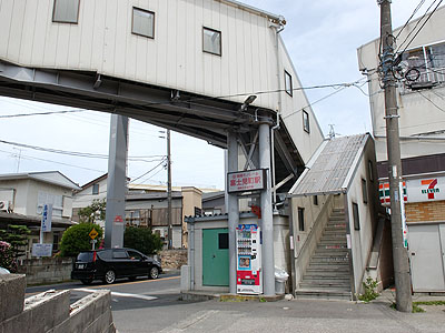 富士見町駅下り入口