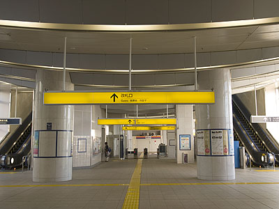 三郷中央駅コンコース