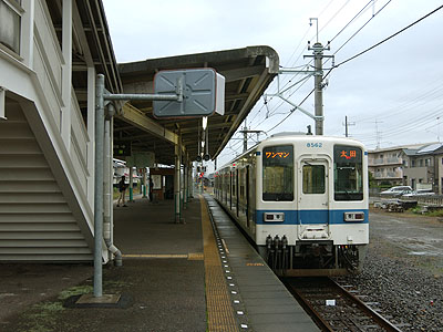 東小泉駅ホーム