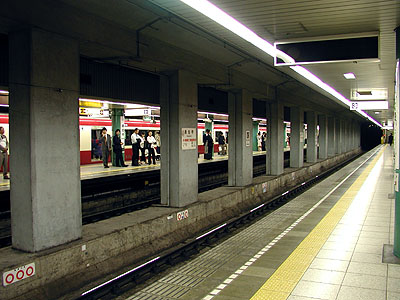 泉岳寺駅ホーム