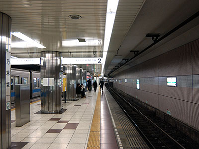 乃木坂駅ホーム