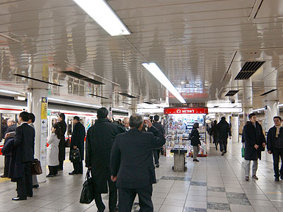 丸ノ内線新宿駅ホーム