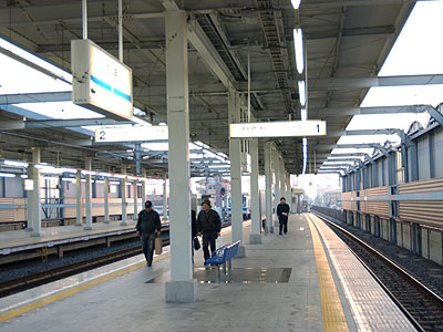 妙典駅ホーム
