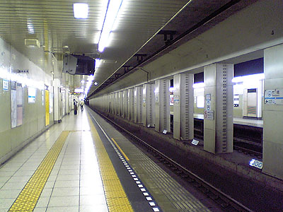 竹橋駅ホーム
