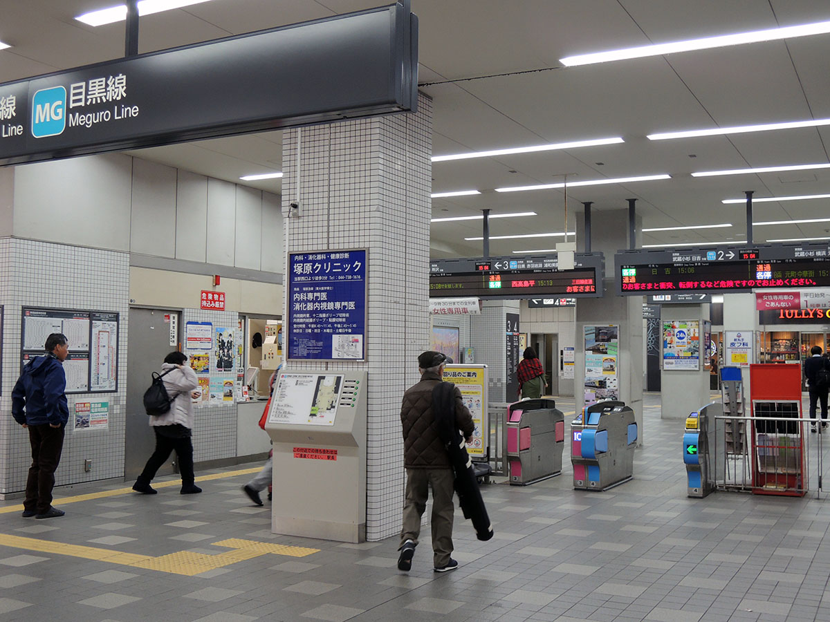 新丸子駅改札口
