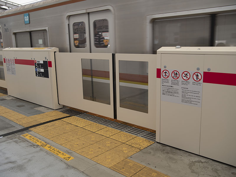 綱島駅設置可動式ホーム柵（2019年10月9日撮影）