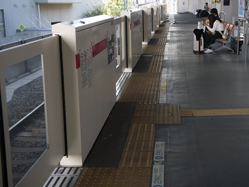中目黒駅（東横線ホーム）設置視覚障害者誘導用ブロック