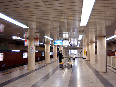 関内駅ホーム