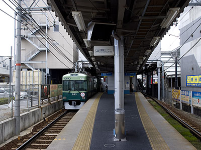 京阪石山駅ホーム