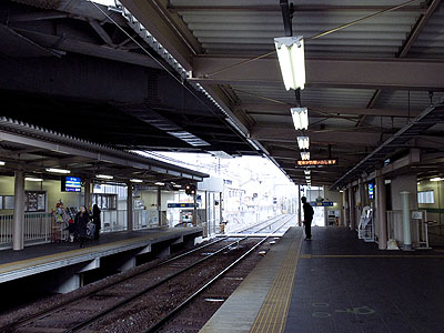 皇子山駅ホーム
