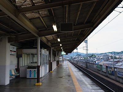 川西駅ホーム