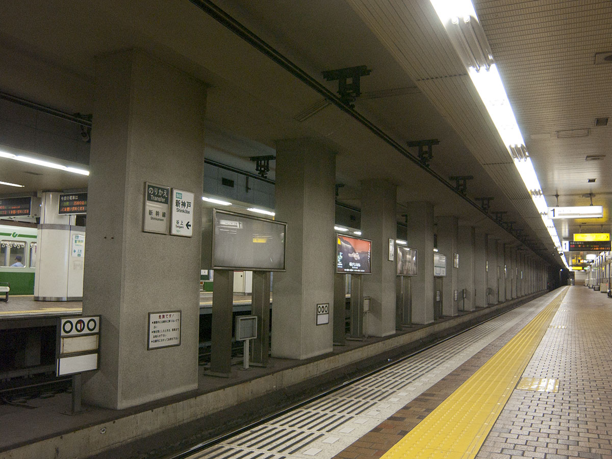 新神戸駅ホーム