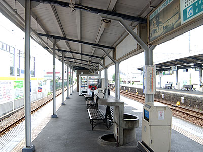 尾崎駅ホーム