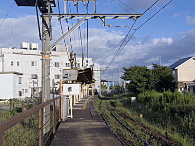 竈山駅ホーム
