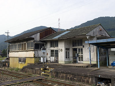 崎山駅駅舎(2)