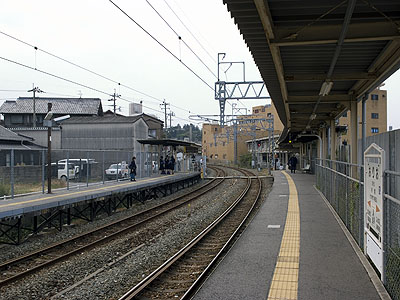 折尾駅ホーム
