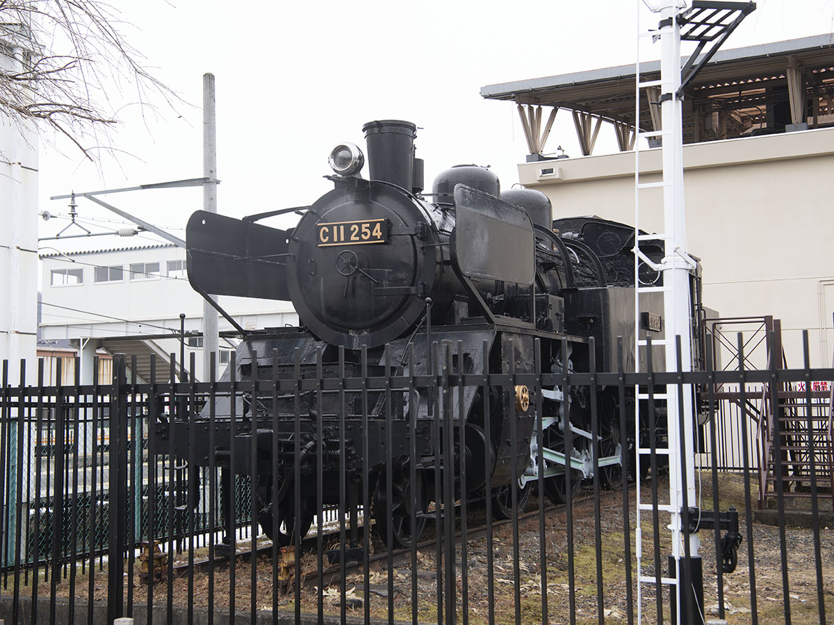 会津田島駅に保存されているC11蒸気機関車