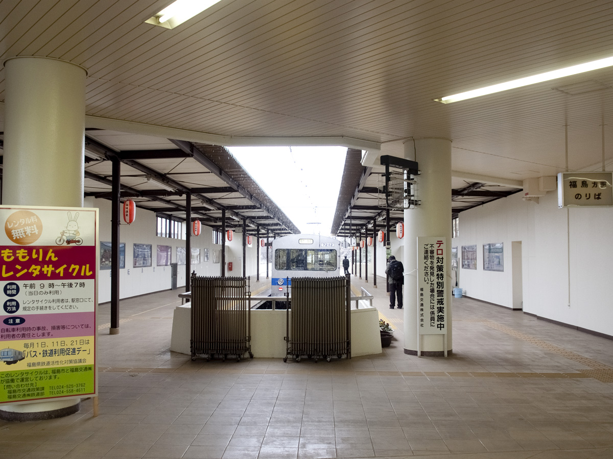 飯坂温泉駅ホーム