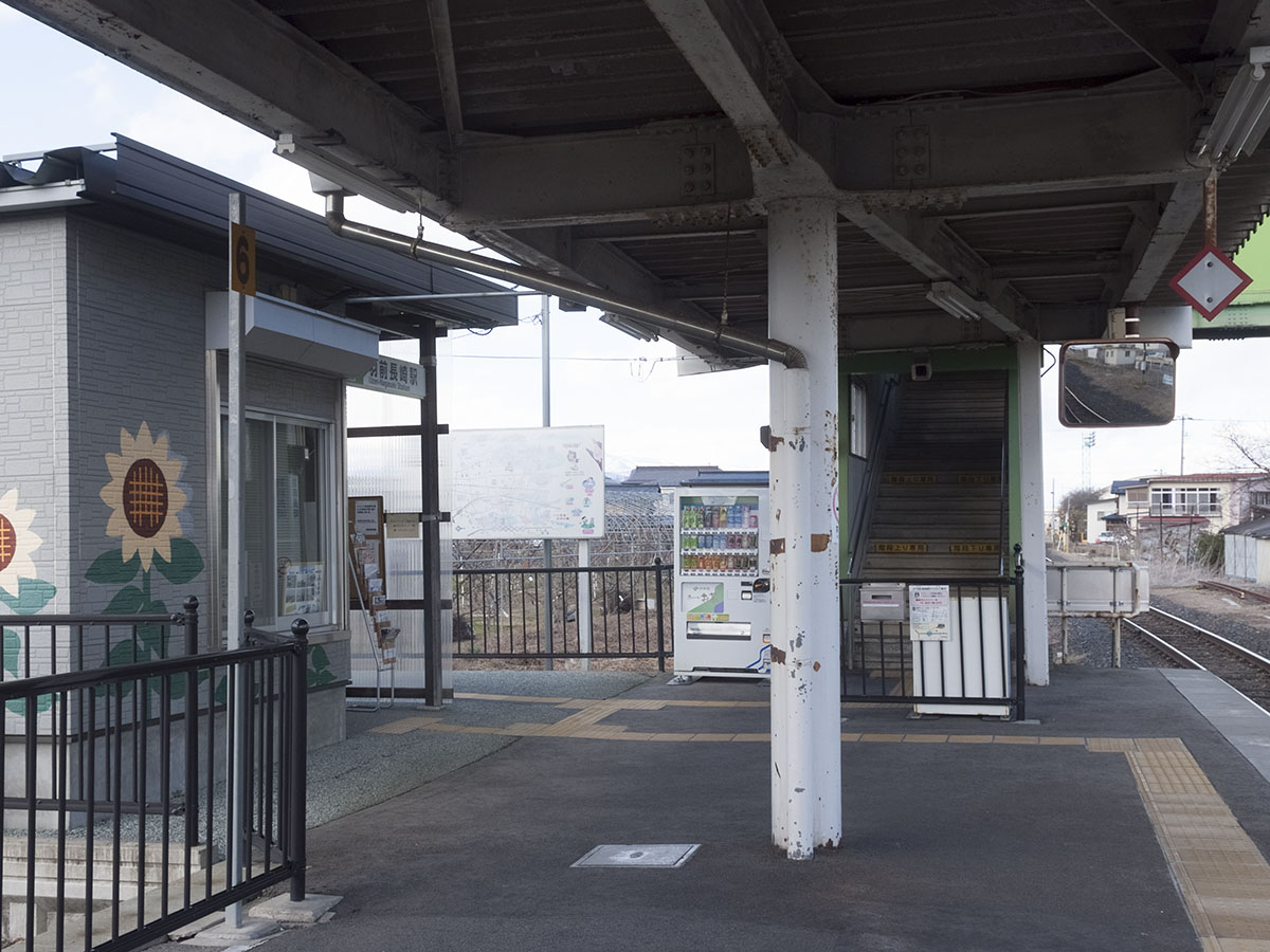 羽前長崎駅出入口