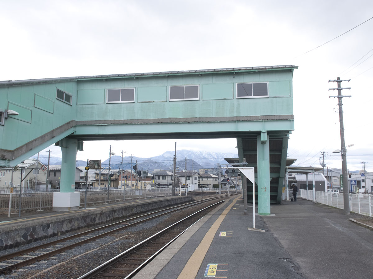 北山形駅6番ホームから見る跨線橋